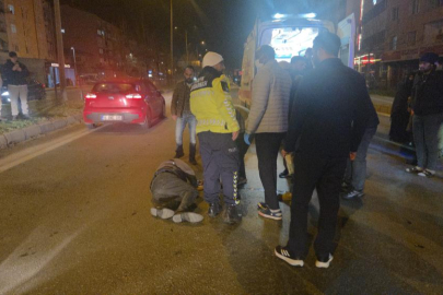 Bursa'da motosiklet yayaya çarptı: 2 yaralı