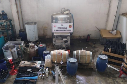 Bursa'da 800 litre kaçak şarap ele geçirildi