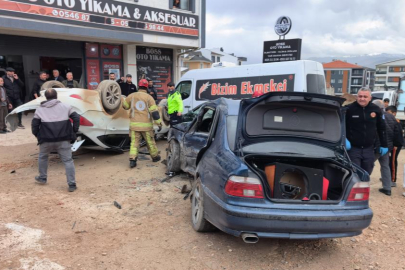 Bursa'da ehliyetsiz sürücü dehşeti: 8 öğrenci yaralandı