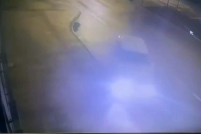 Bursa'da ehliyetsiz sürücü kaldırıma çarpıp kaçtı ama polis yakaladı