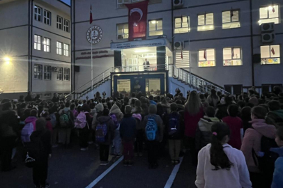 Bursa'da minikler depremde hayatını kaybedenleri unutmadı