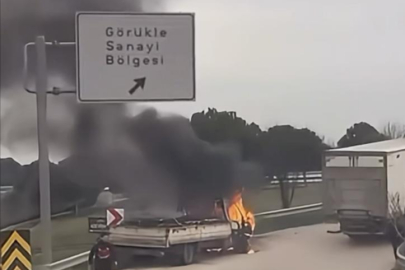 Bursa'da seyir halindeki kamyonet alev alev yandı