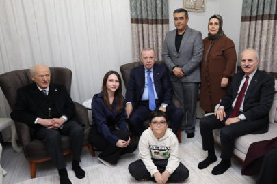 Cumhurbaşkanı Erdoğan ve Devlet Bahçeli'den depremzede aileye ziyaret