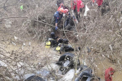 Otomobil dereye uçtu: 2 kız kardeş hayatını kaybetti