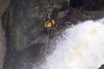 Bursa'da yağmur ve kar sularıyla coşan kanyondan kurtuldu
