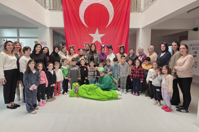 Yunuseli Anaokulu öğrencileri tiyatro şenliğinde buluştu