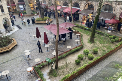 Kozahan'da gergin anlar! Tarihi avlu çevik kuvvet polisi eşliğinde boşaltıldı