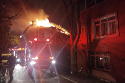 Yedi katlı metruk binada korkutan yangın