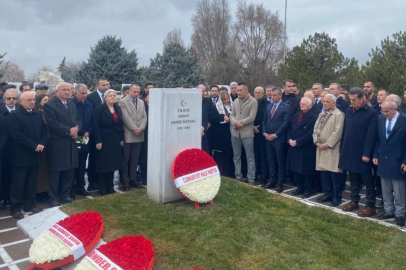 Deniz Baykal mezarı başında anıldı