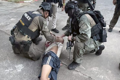 Tayland'da okulda rehine krizi