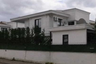 Bursa'da cam silerken 4 metreden düştü