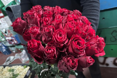 Kırmızı gülü yağış vurdu: Kenya ve Uganda gülleri revaçta