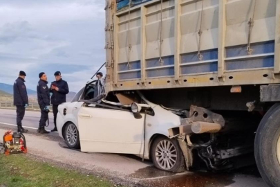 Cenaze yolunda feci kaza: 2 ölü