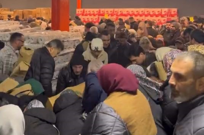 Bursa'da 100 TL’lik indirim izdihamı: Birbirlerini ezdiler