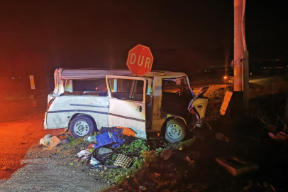 Bursa'da kamyonet ile otomobil çarpıştı: 2 yaralı