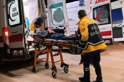 Bursa'da iki otomobil kafa kafaya çarpıştı: 3 yaralı