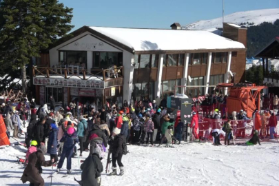 Uludağ'da güneşli hafta sonu: Zirve tatilcilerle doldu