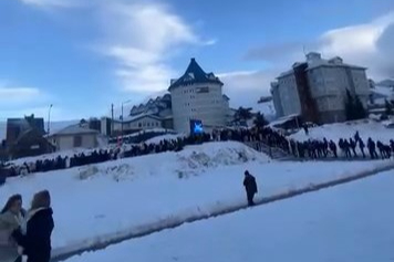 Uludağ'daki teleferik kuyruğu görenleri şaşırttı