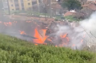 Bursa'da alev alev yanan ev kullanılmaz hale geldi