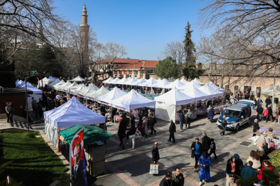Bursa'da ‘Meydan Kadınların’ dayanışma pazarı doldu taştı
