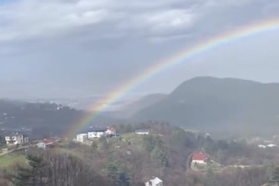 Bursa'da yağmur sonrası çıkan gökkuşağı mest etti