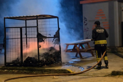Okulun karşısındaki konteynerden alevler yükseldi