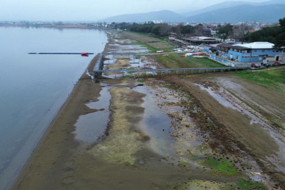 İznik Gölü 200 metre çekildi