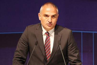 Bakan Ersoy: Üç tarihi cami yeniden ibadete açılıyor