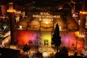 Bursa Ulu Cami’de Ramazan mahyasında 'Kul hakkı' vurgusu