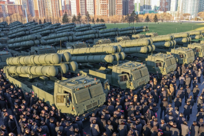 Kuzey Kore yapay zeka destekli roketatar sistemlerini tanıttı