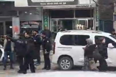 Silahlı, maskeli ve biber gazlı kuyumcu soygunu kamerada