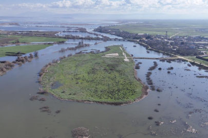 Bursa'da göl seviyesi yükseldi, bahçeler sular altında kaldı