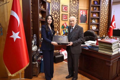 ‘Eserlerle Devlet Bahçeli' kitabı kamuoyuna sunuldu