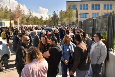 KKTC'de fiber optik protokolüne karşı Meclis önünde eylem