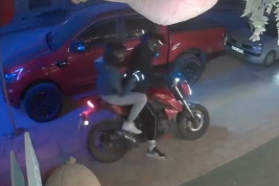 Kapıya 100 TL bırakıp 5 bin TL'lik pelüş ayıyı çaldılar