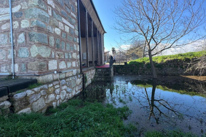 Uluabat Gölü'nün suları 625 yıllık camiyi tehdit ediyor