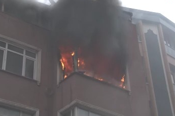 4 katlı binada korkunç yangın