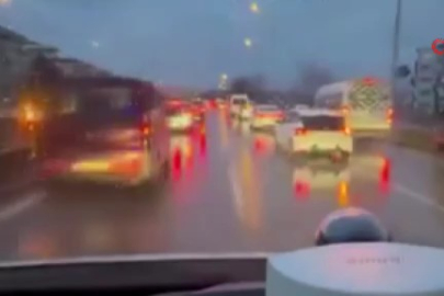 Bursa’da göz dolduran anlar, onlarca sürücü yol verdi