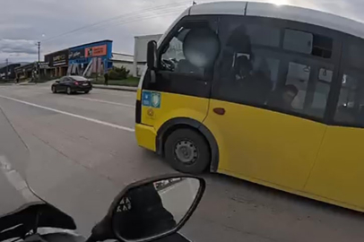 Bursa’da otobüs motosikletlinin önüne kırdı
