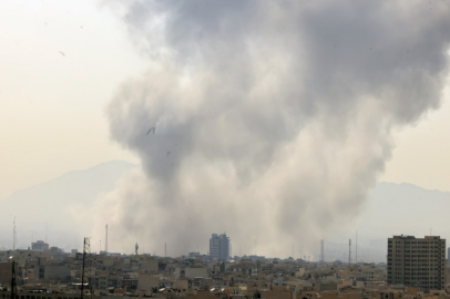 İsrail İran'a saldırı başlattı! Peş peşe patlama sesleri duyuldu