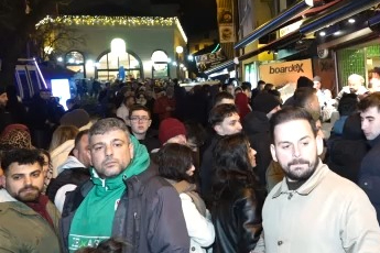 Başkan Aydın’dan Abdal Meydanı’nda sahur ikramı