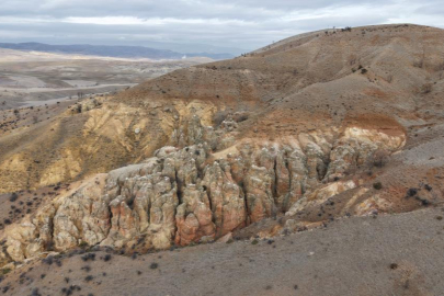 Doğanın şekillendirdiği kayalar ilgi çekiyor