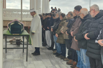 Yüz gerdirme ameliyatı hayattan kopardı