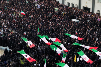 İran'daki okul saldırısında ölenler için cenaze töreni