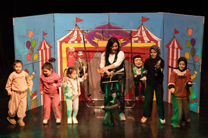 Yıldırımlı çocuklara kukla gösterisi