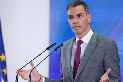 AB'den Trump'ın hedefindeki Sanchez'e destek