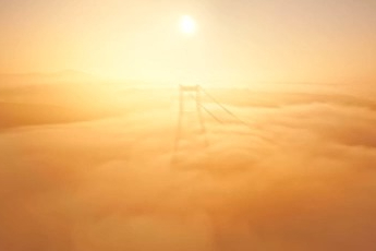 İstanbul Boğazı'ndaki sis manzarası mest etti