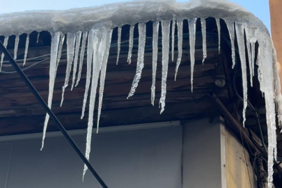 Buz sarkıtlarının boyu 1 metreyi aştı