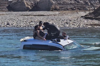 Kontrolden çıkan araç baraj gölüne uçtu: 1 yaralı
