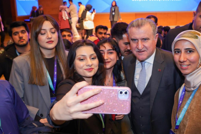 Bakan Bak: "Kadın sporcularımızla gurur duyuyoruz"